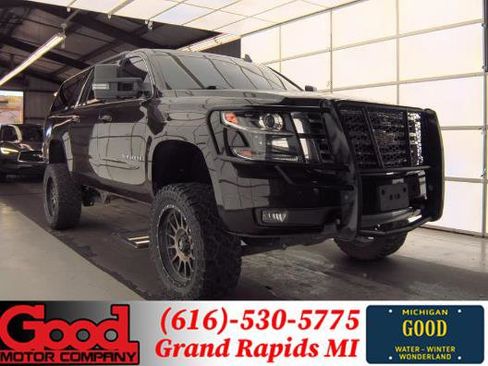 Used 2018 Chevrolet Suburban LT image 1