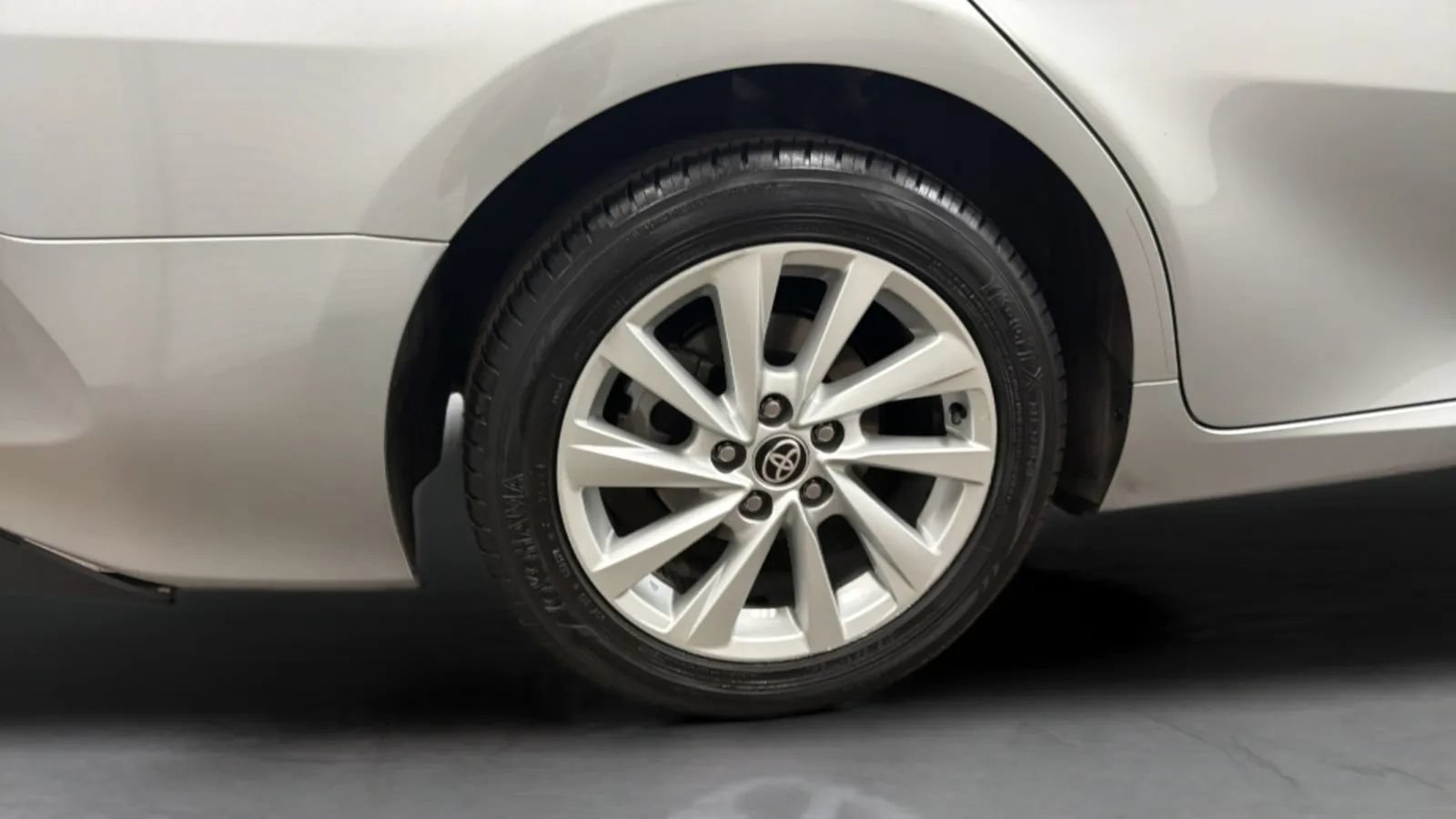 Used 2021 Toyota Camry LE w/ Carpet Mat Package (TMS) FWD image 26