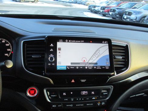 Certified 2024 Honda Ridgeline Black Edition image 17