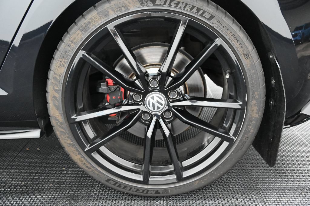Used 2019 Volkswagen Golf R 4-Door AWD/4WD image 51