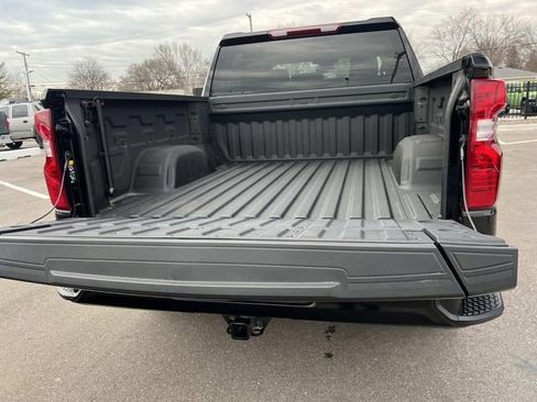 Used 2024 Chevrolet Silverado 1500 Custom w/ Dark Appearance Package image 10