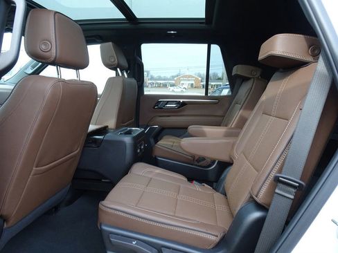 Used 2025 Chevrolet Tahoe High Country image 14