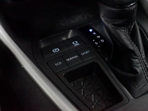 Certified 2025 Toyota RAV4 LE FWD image 22
