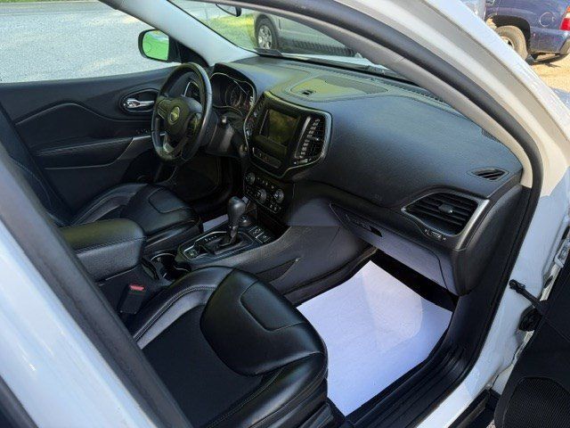 Used 2019 Jeep Cherokee Latitude Plus AWD/4WD image 12