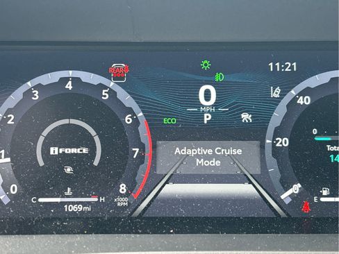Certified 2025 Toyota 4Runner TRD Off-Road Premium AWD/4WD image 11