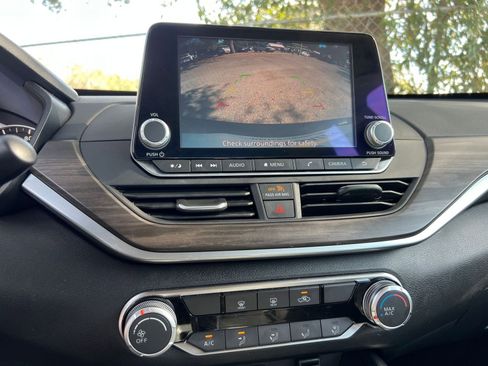 Used 2025 Nissan Altima 2.5 SV image 17