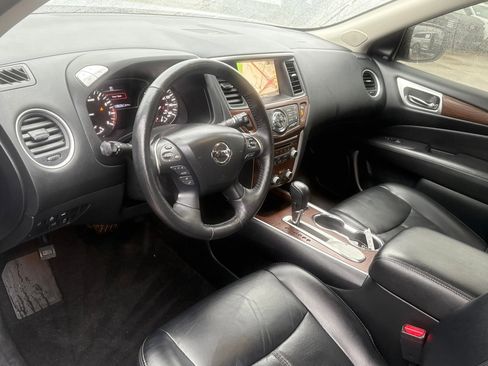 Used 2019 Nissan Pathfinder Platinum image 17