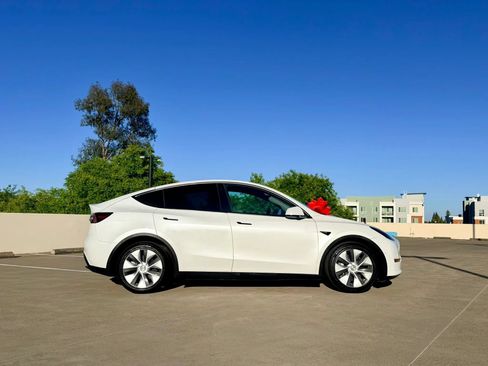 Used 2022 Tesla Model Y Long Range AWD/4WD image 6