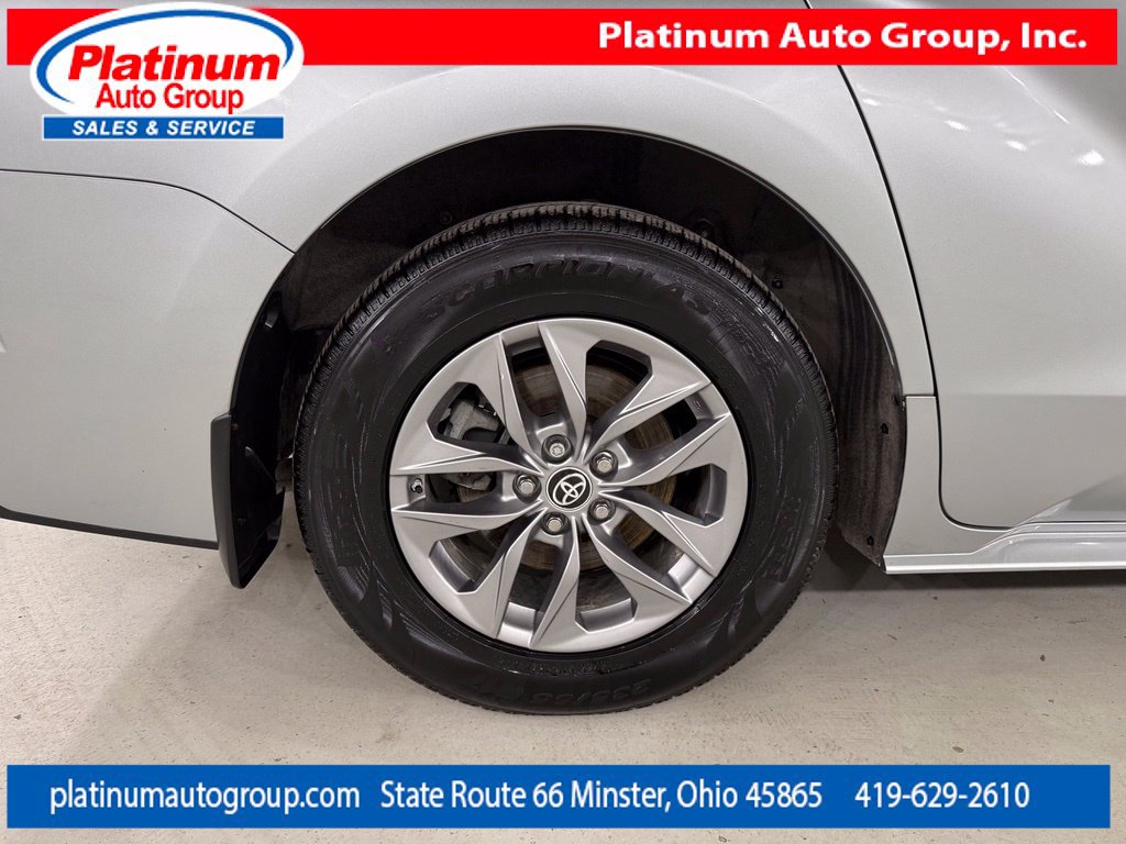 Used 2023 Toyota Sienna XLE AWD/4WD image 58