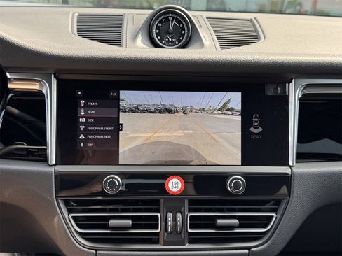 New 2026 Porsche Macan image 21