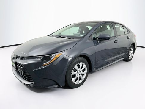 Used 2025 Toyota Corolla LE FWD image 3