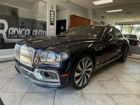 Used 2020 Bentley Flying Spur W12 image 2