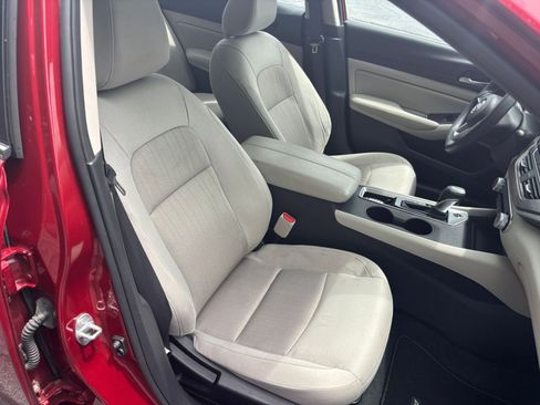 Used 2025 Nissan Altima 2.5 SV FWD image 31