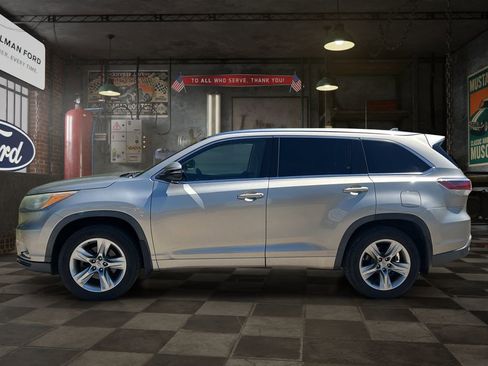 Used 2015 Toyota Highlander Limited Platinum AWD/4WD image 3