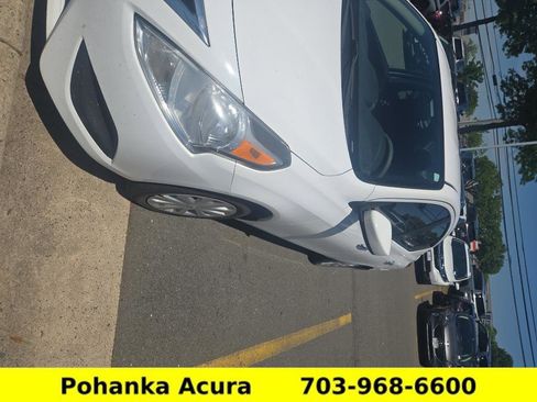 Used 2017 Nissan Versa SV FWD image 5