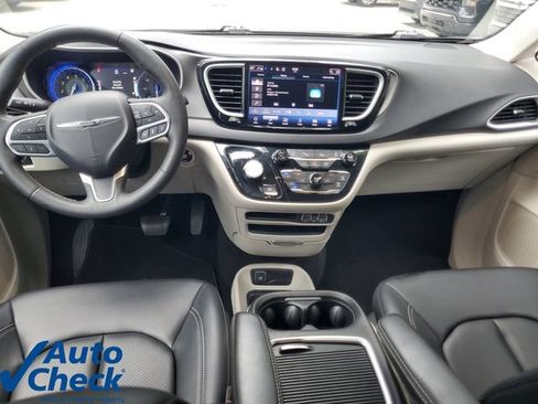 Used 2024 Chrysler Pacifica Touring-L FWD image 14