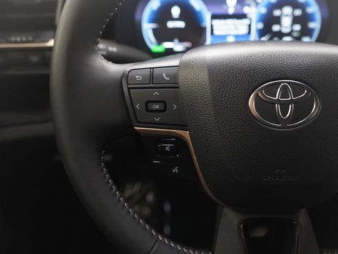 Used 2025 Toyota Crown XLE image 24