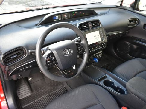 Used 2022 Toyota Prius LE image 10