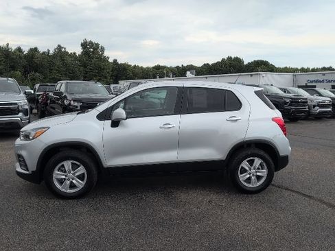 Used 2022 Chevrolet Trax LS w/ Tint and Cruise Package AWD/4WD image 3