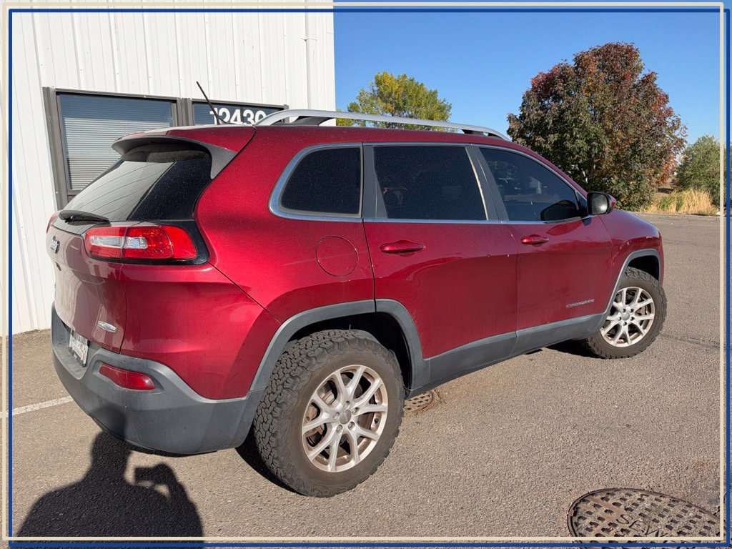 Used 2014 Jeep Cherokee Latitude w/ Cold Weather Group AWD/4WD image 3