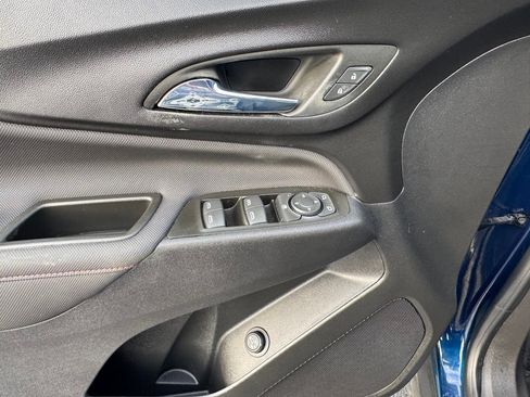 Used 2022 Chevrolet Equinox RS w/ Infotainment Package image 11