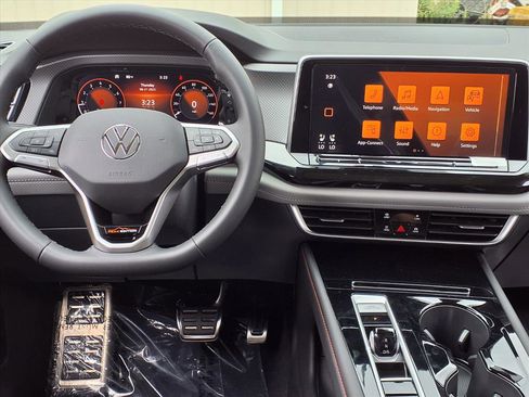 New 2026 Volkswagen Atlas Peak Edition AWD/4WD image 8