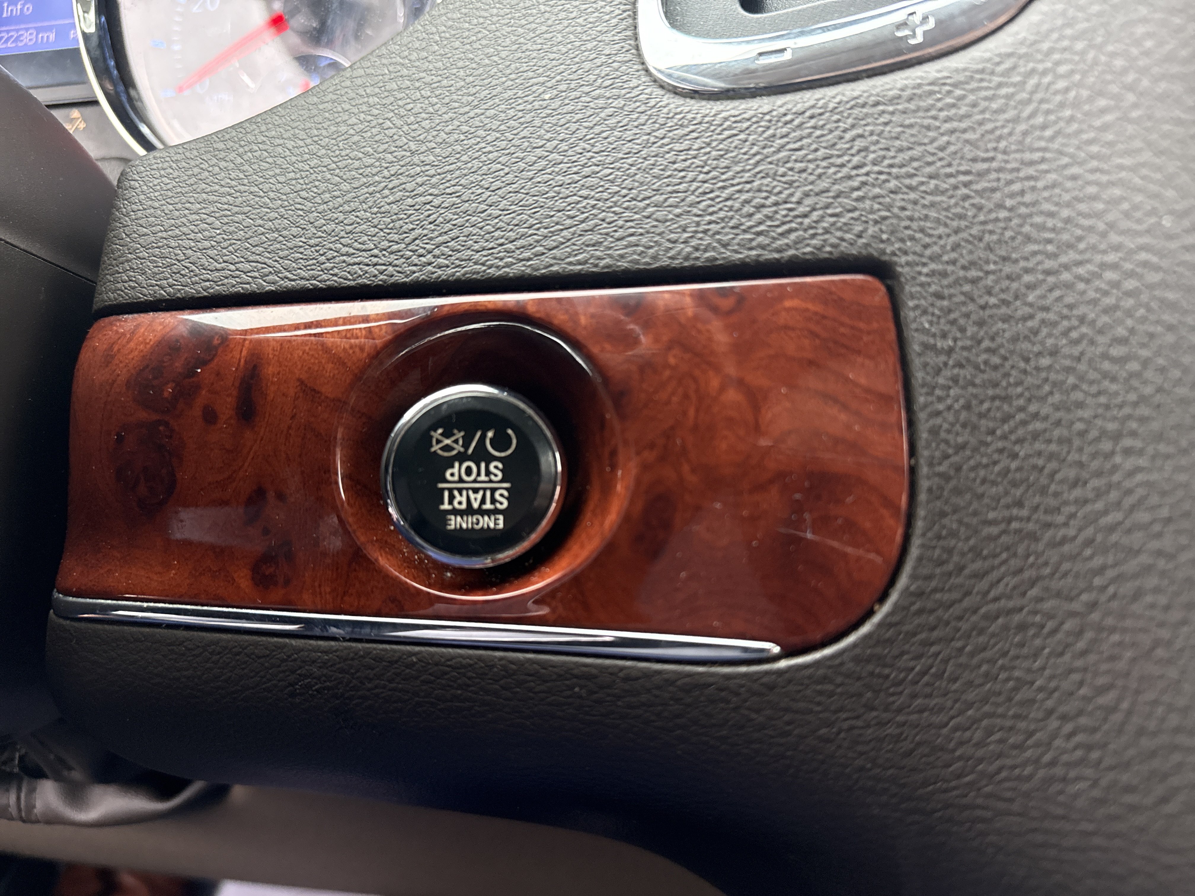 Used 2014 Chrysler Town & Country Touring-L w/ Driver Convenience Group FWD image 8