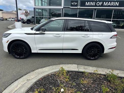 Used 2025 Lincoln Aviator Reserve w/ Jet Appearance Package AWD/4WD image 2