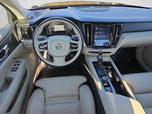 Used 2019 Volvo S60 T5 Inscription image 16