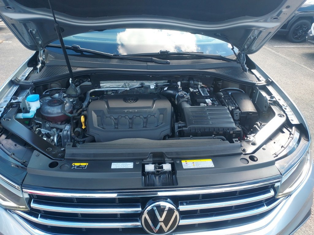 Certified 2023 Volkswagen Tiguan SE w/ Panoramic Sunroof Package AWD/4WD image 35