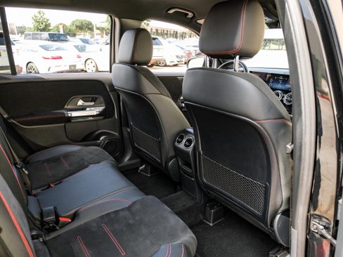 Used 2024 Mercedes-Benz GLB 250 image 32