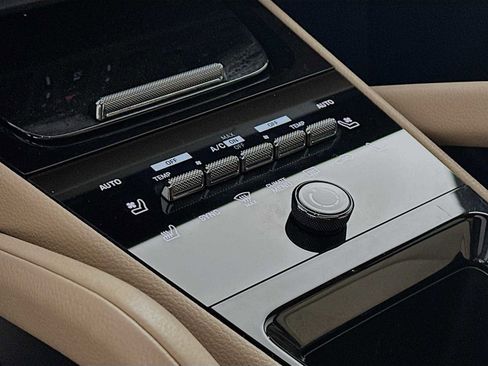 Certified 2025 Porsche Cayenne image 20