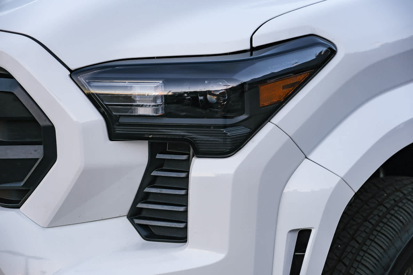 Certified 2024 Toyota Tacoma SR5 AWD/4WD image 12