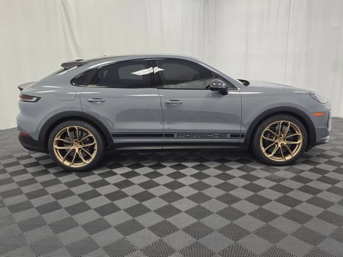 Used 2024 Porsche Cayenne Turbo GT AWD/4WD image 8