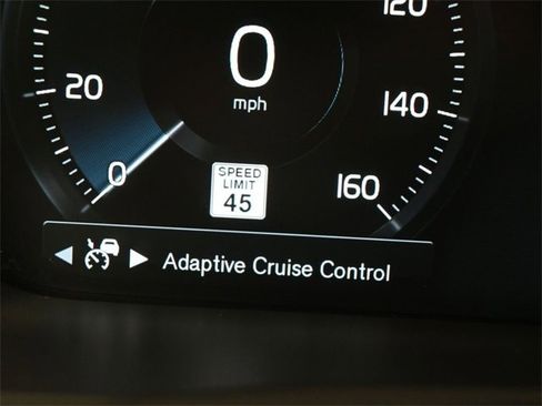 Used 2022 Volvo XC90 T6 Momentum w/ Climate Package image 28