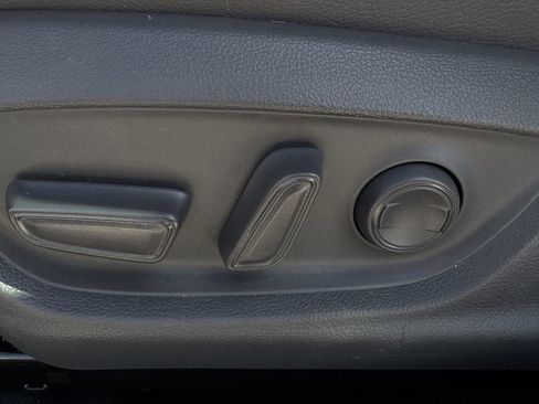 Used 2018 Toyota Camry XLE image 4