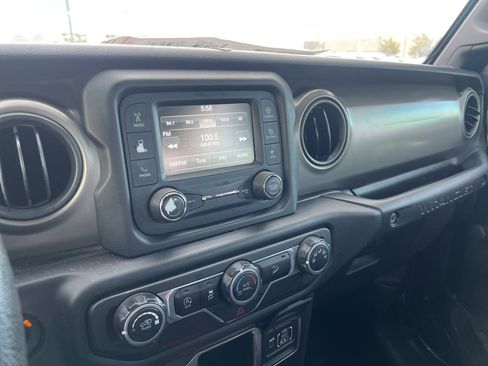 Used 2018 Jeep Wrangler Unlimited Sport image 29