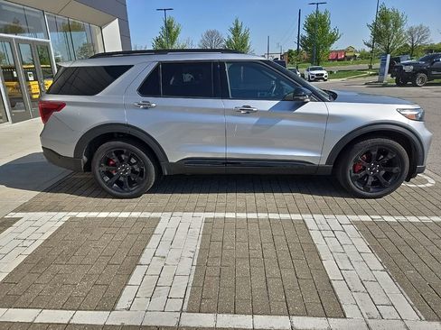 Used 2022 Ford Explorer ST w/ Equipment Group 401A image 4