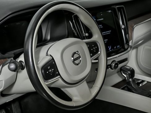 Used 2021 Volvo S60 T6 Momentum w/ Premium Package image 22