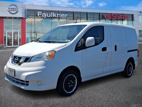 Used 2017 Nissan NV200 SV w/ Technology Package FWD image 3
