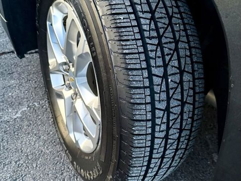 Used 2023 Chevrolet Traverse LS image 20