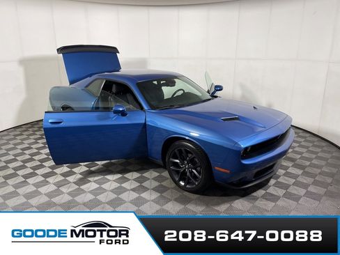 Used 2023 Dodge Challenger SXT w/ Blacktop Package image 8