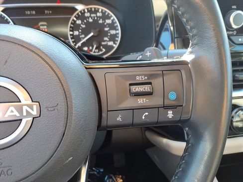 Used 2023 Nissan Pathfinder SV image 13