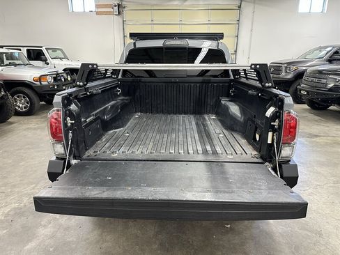 Used 2017 Toyota Tacoma TRD Pro AWD/4WD image 5