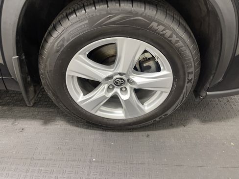 Used 2021 Toyota Highlander L image 28