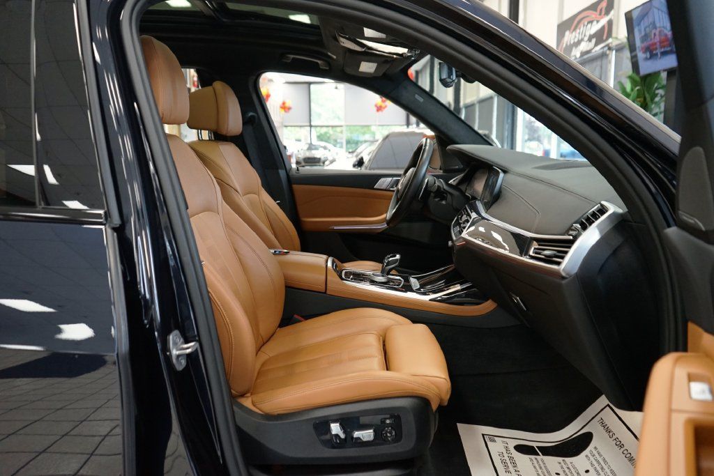 Used 2022 BMW X7 xDrive40i w/ M Sport Package AWD/4WD image 54