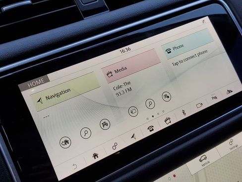 Used 2018 Land Rover Range Rover Sport SE image 17