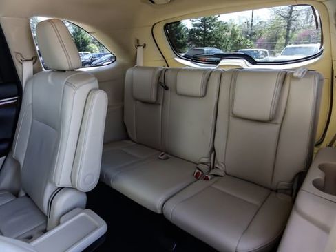 Used 2017 Toyota Highlander Limited w/ Carpet Mat Package image 40