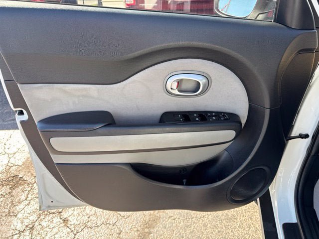 Used 2016 Kia Soul + FWD image 8