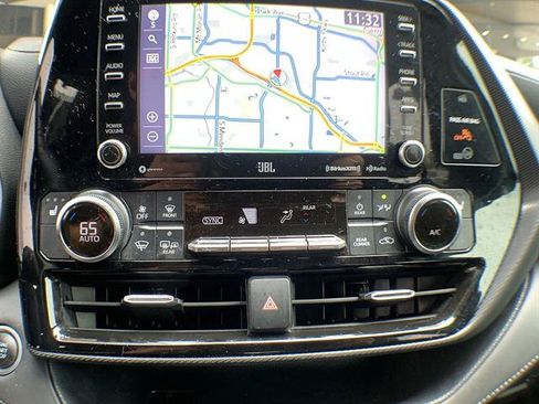 Used 2021 Toyota Highlander XSE AWD/4WD image 19